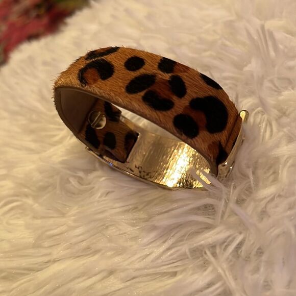 Leopard Print Gold Metal Bracelet - Picture 6 of 8